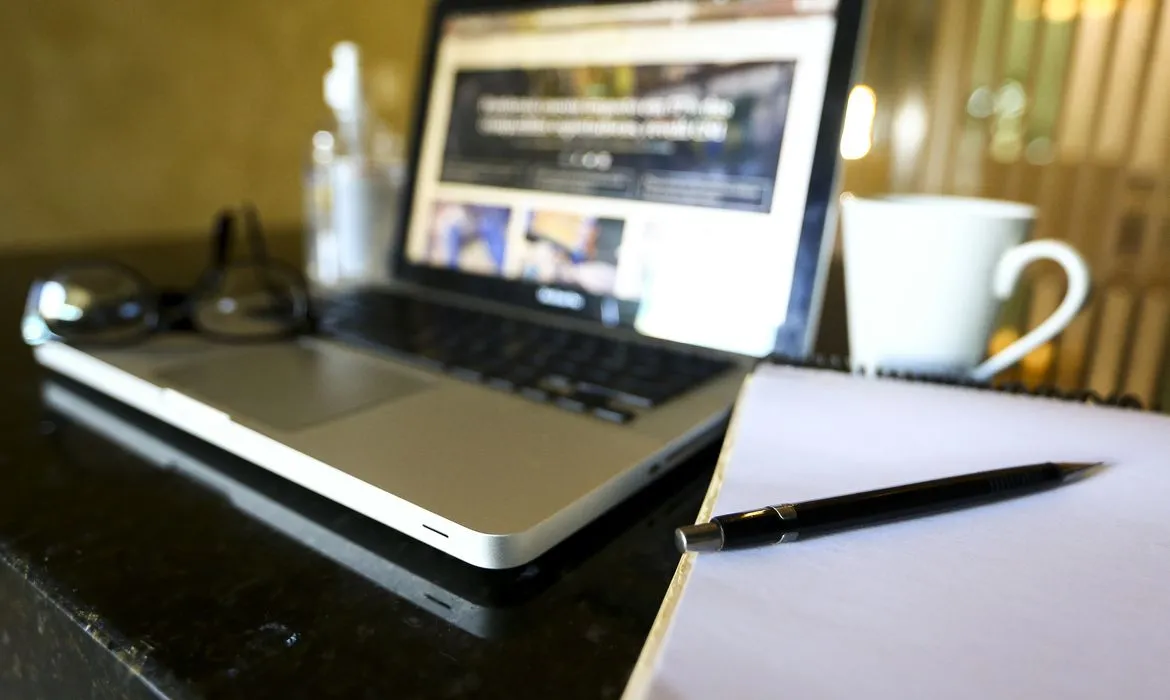 Para se cadastrar no curso de Excel é preciso se inscrever no site da escola de cursos e utilizar cupom promocional | Foto: Marcelo Camargo | Agência Brasil