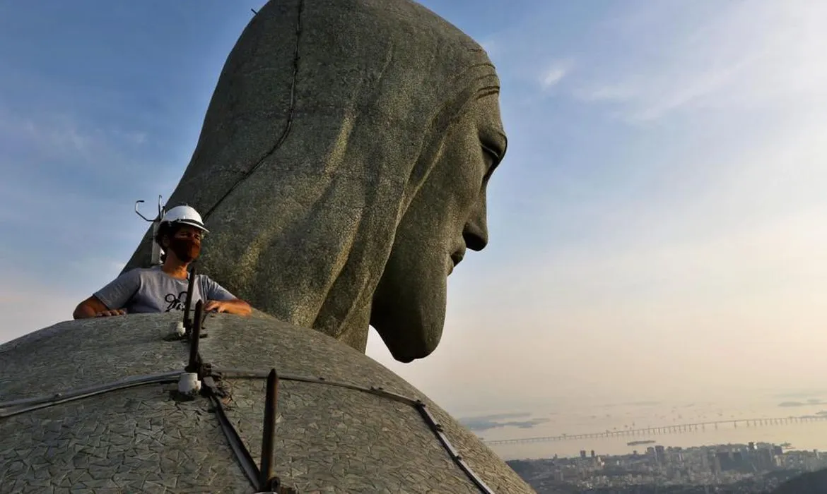 Monumento de 38 metros de altura fica no alto do Morro do Corcovado | Foto: Tânia Rêgo | Agência Brasil