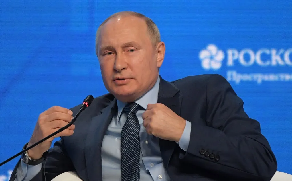 Putin pediu que Muratov não use o prêmio para violar legislação russa | Foto: Sergei Guneyev | Sputnik | AFP