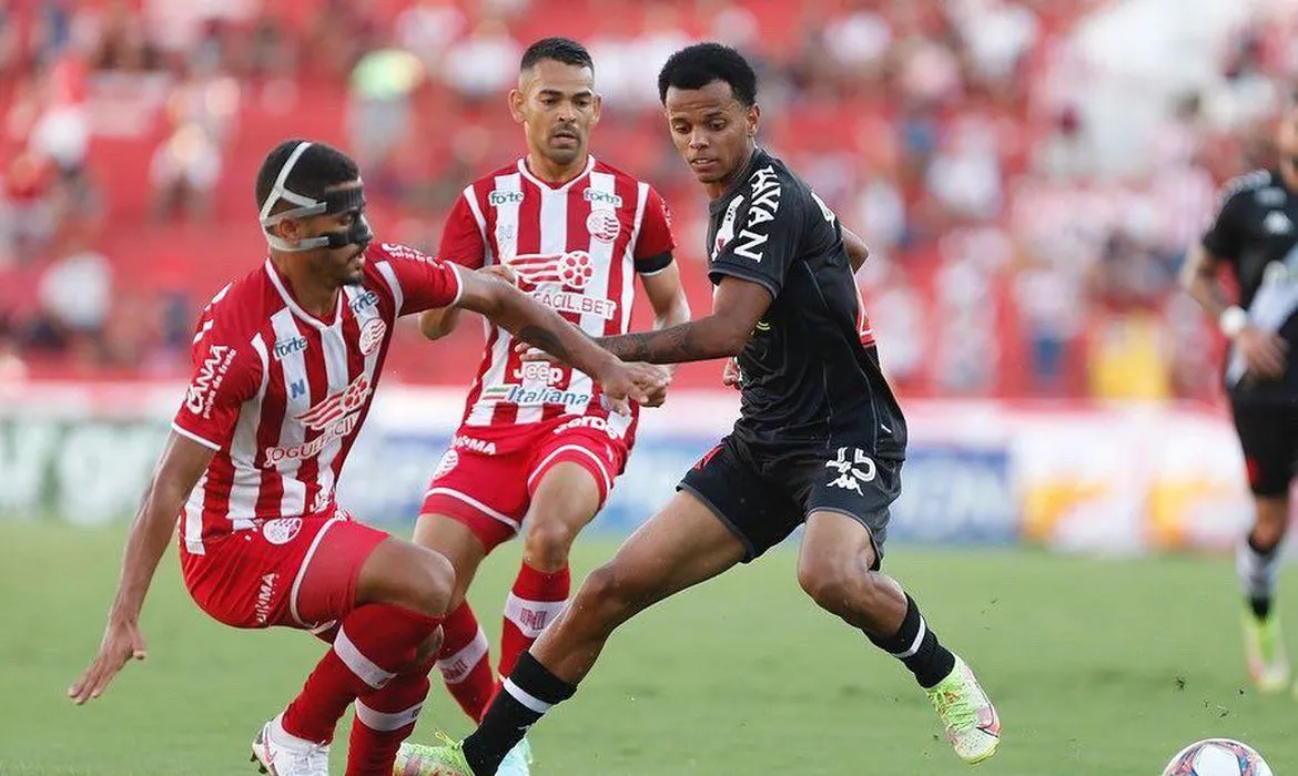 Cruzmaltino está em 6º lugar e time pernambucano é o 9º da tabela | Foto: Rafael Ribeiro | Vasco