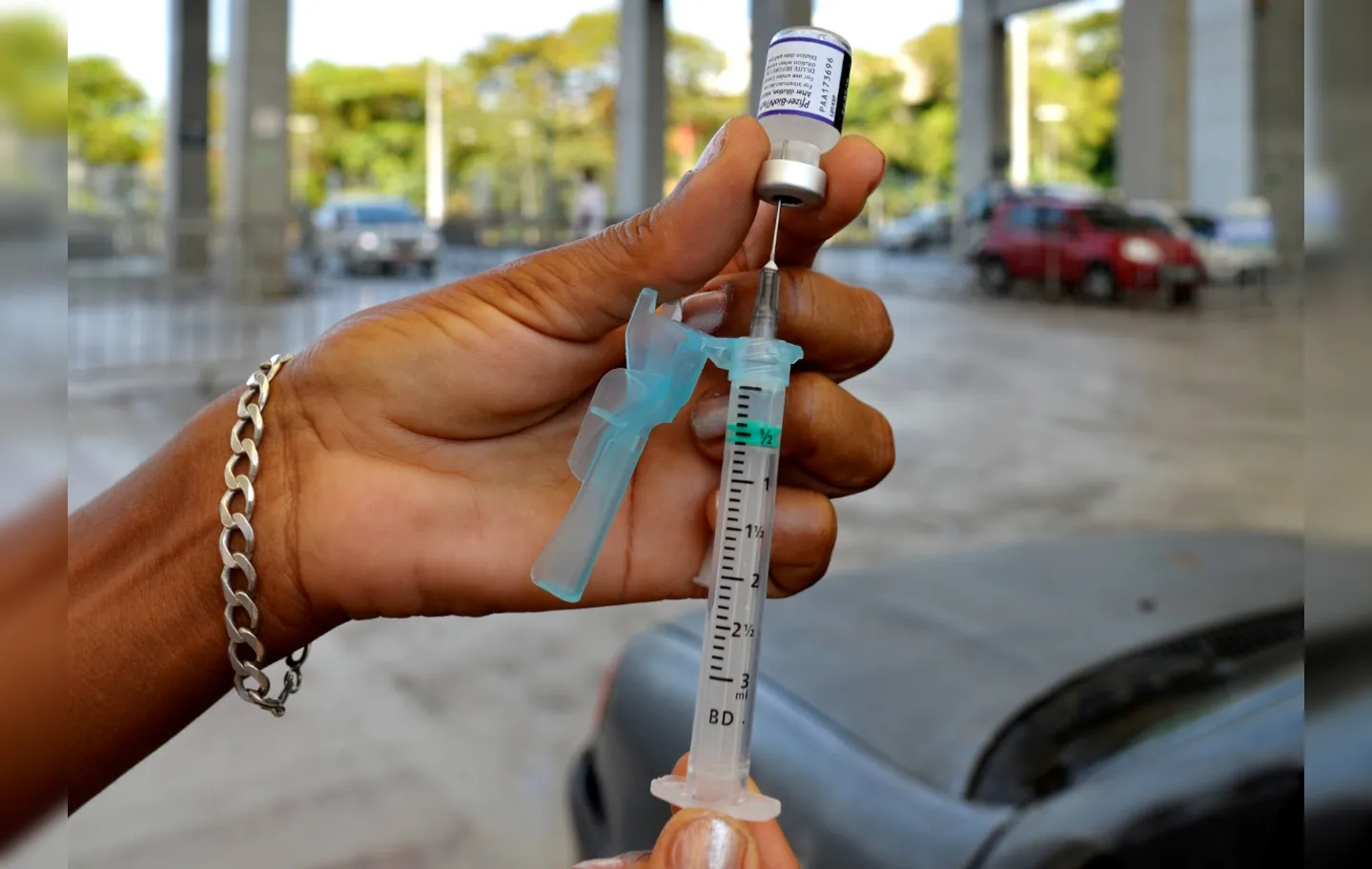 Mais de 6,3 milhões de pessoas tomaram as duas doses da vacina ou a vacina de dose única, o que representa 53,03% do público | Foto: Shirley Stolze | Ag. A TARDE