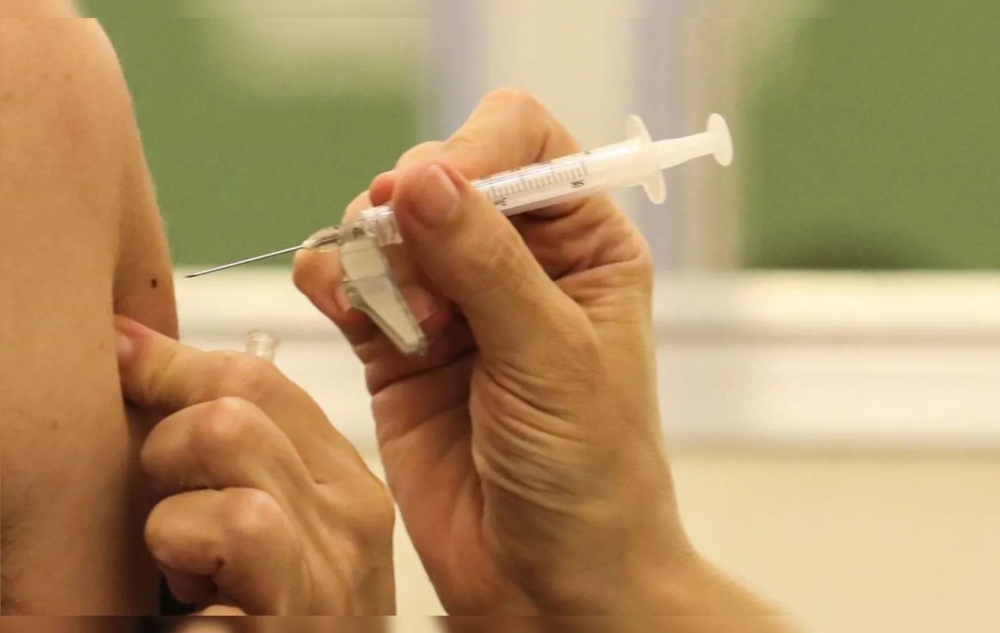 A aplicação da vacina contra Covid-19 estará suspensa neste sábado | Foto: Rovena Rosa | Agência Brasil