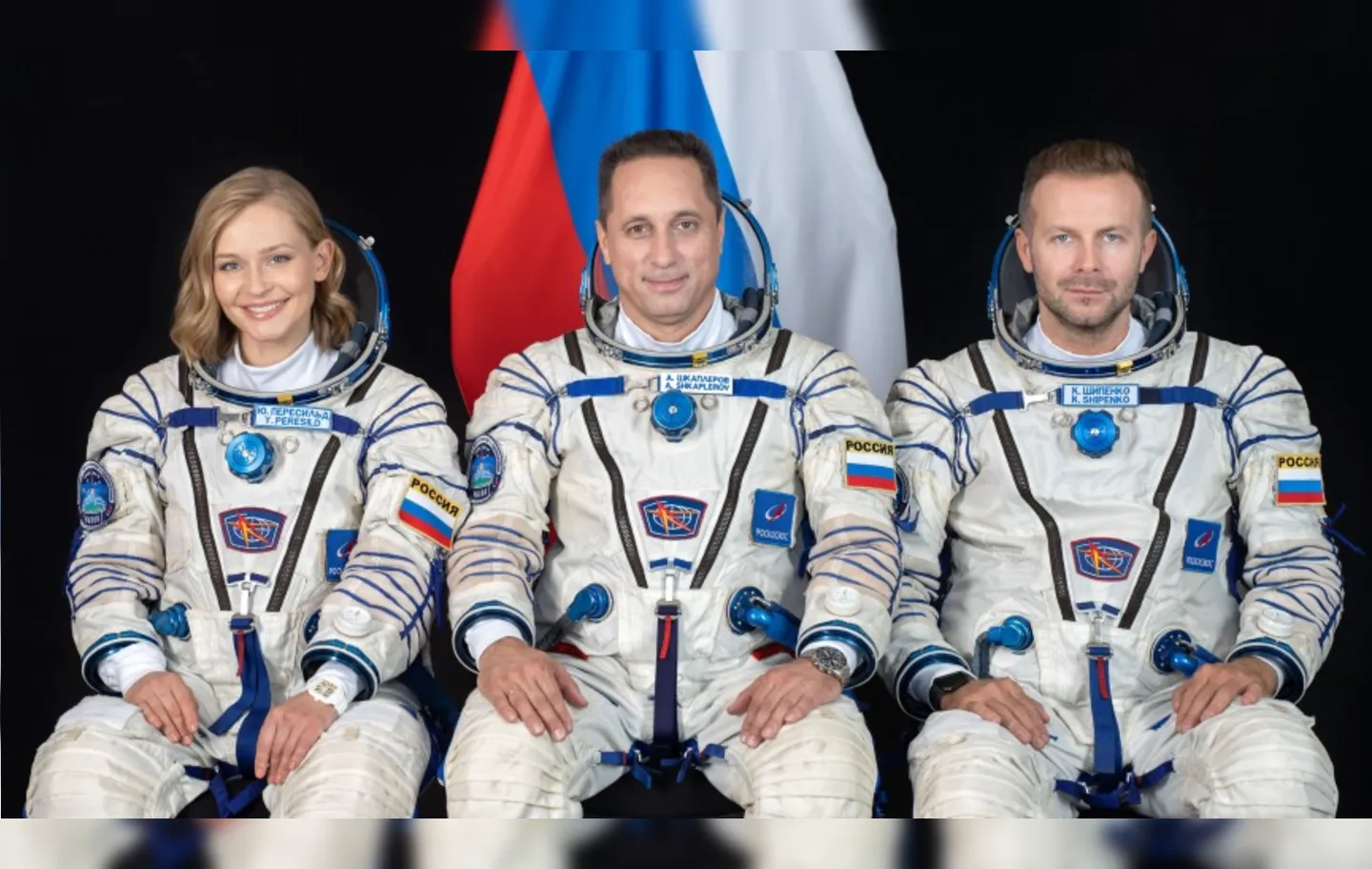 Membros da equipe (a partir da esquerda): a atriz Yulia Peresild, o veterano cosmonauta russo Anton Shkaplerov e o produtor de cinema Klim Shipenko | Foto: NASA
