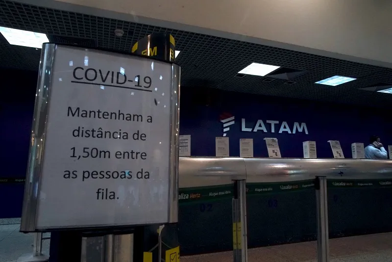 Brasileiro testou positivo para a Covid-19 logo depois de desembarcar de voo vindo da África do Sul | Foto: Mauro Pimentel | AFP