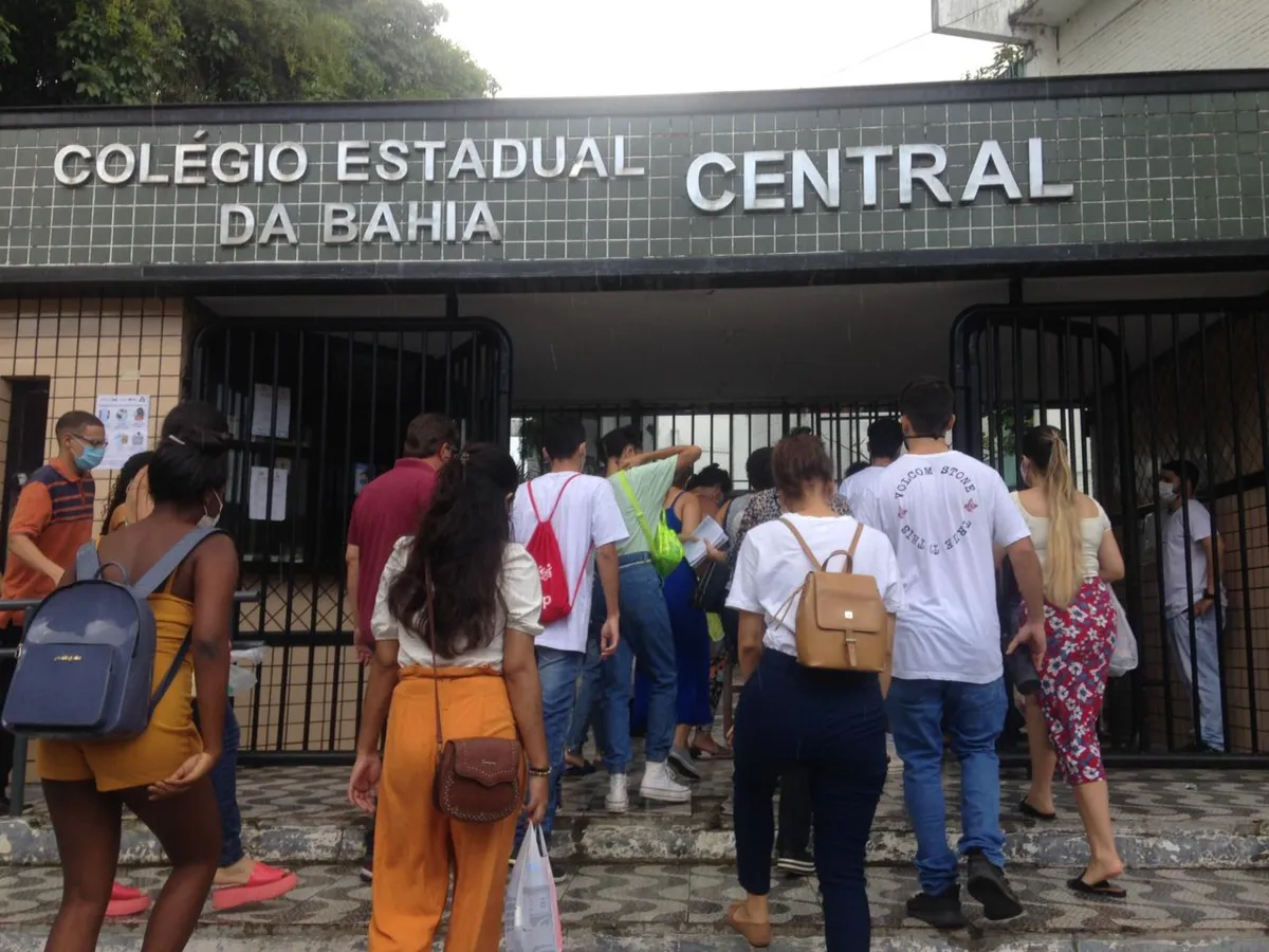 Segundo dia de Enem tem menor movimento de candidatos em Salvador