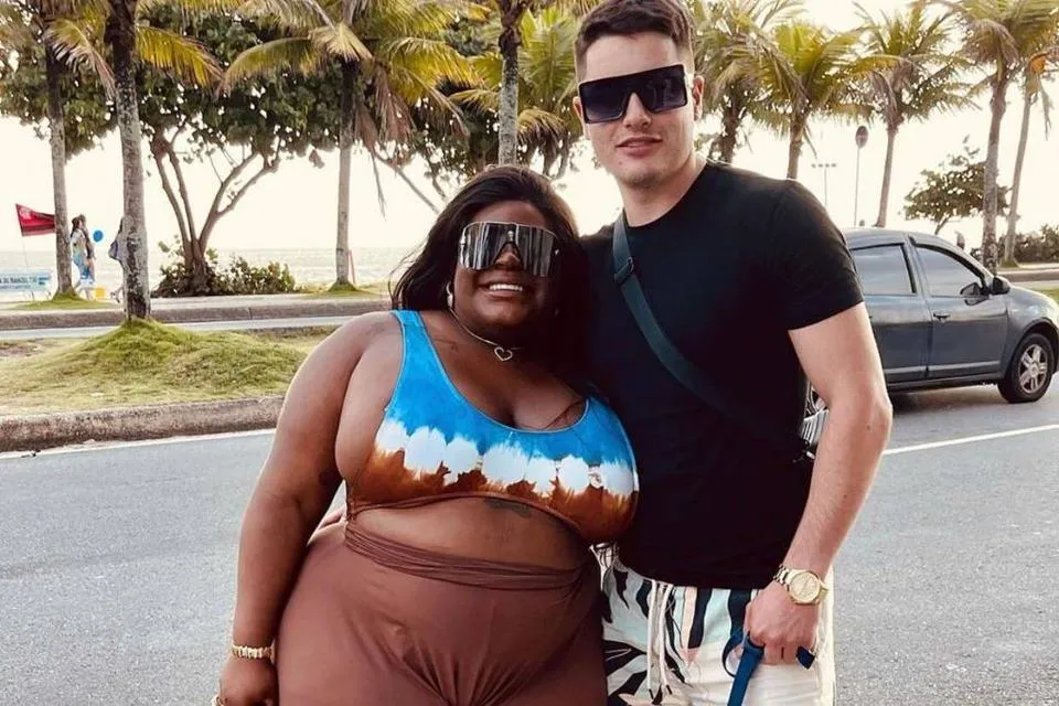 Namoro se tornou público após amigo da cantora vazar a foto | Foto: Reprodução / Instagram