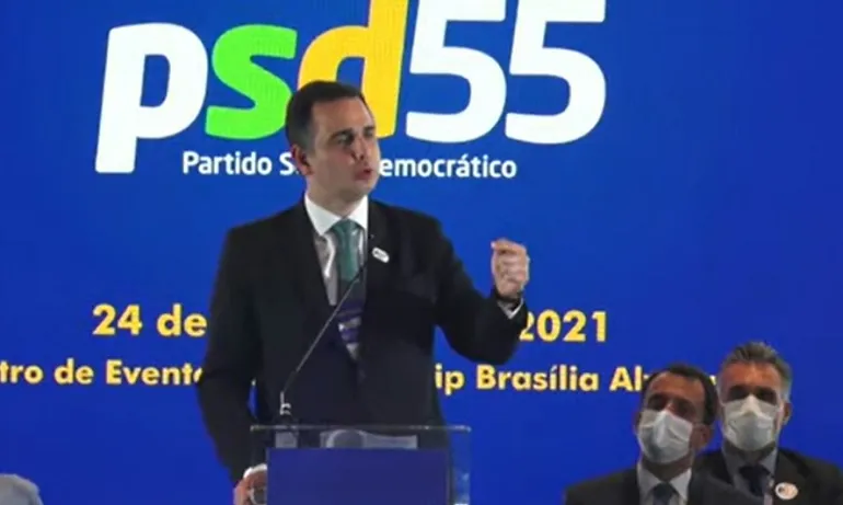 Com referências a Juscelino Kubitschek e Tancredo Neves, presidente do Senado criticou "política do radicalismo" | Foto: Reprodução | YouTube