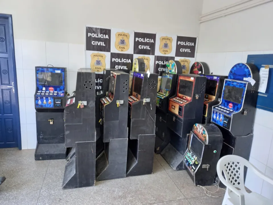 Quatro donos de estabelecimentos comerciais que realizavam apostas foram conduzidos à DT, mas liberados em seguida | Foto: Divulgação | SSP-BA