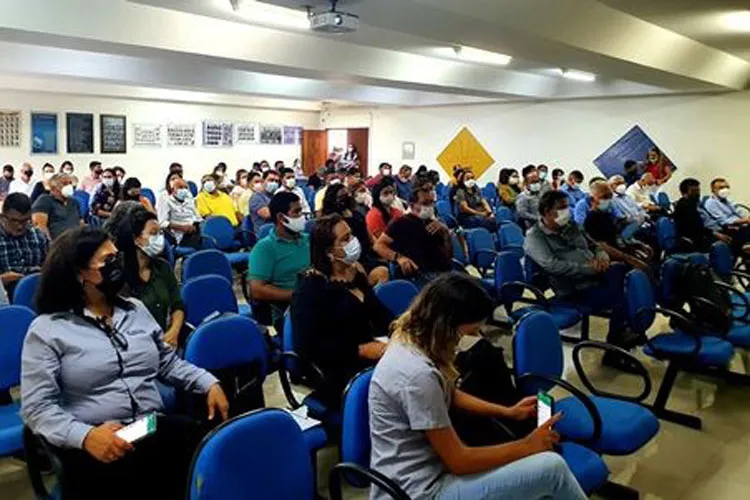 O seminário reuniu mais de 50 participantes, entre prefeitos, vice-prefeitos, gestores e técnicos ambientais.