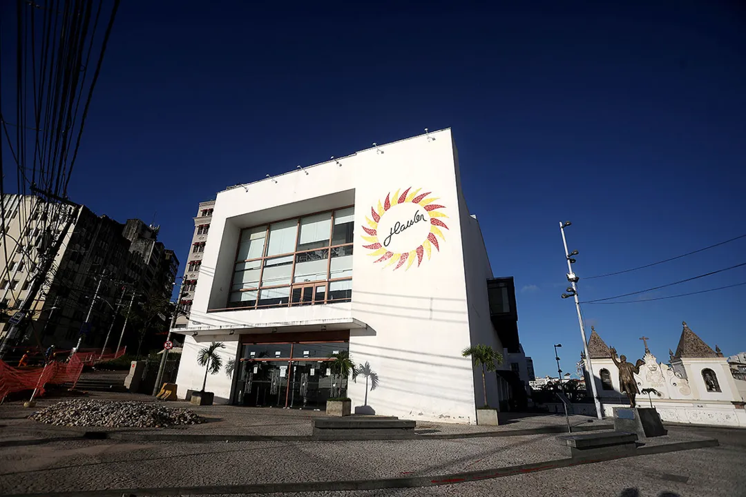 Sítio histórico da cultura desta cidade, o Glauber segue adiante | Foto: Felipe Iruatã | Ag. A TARDE