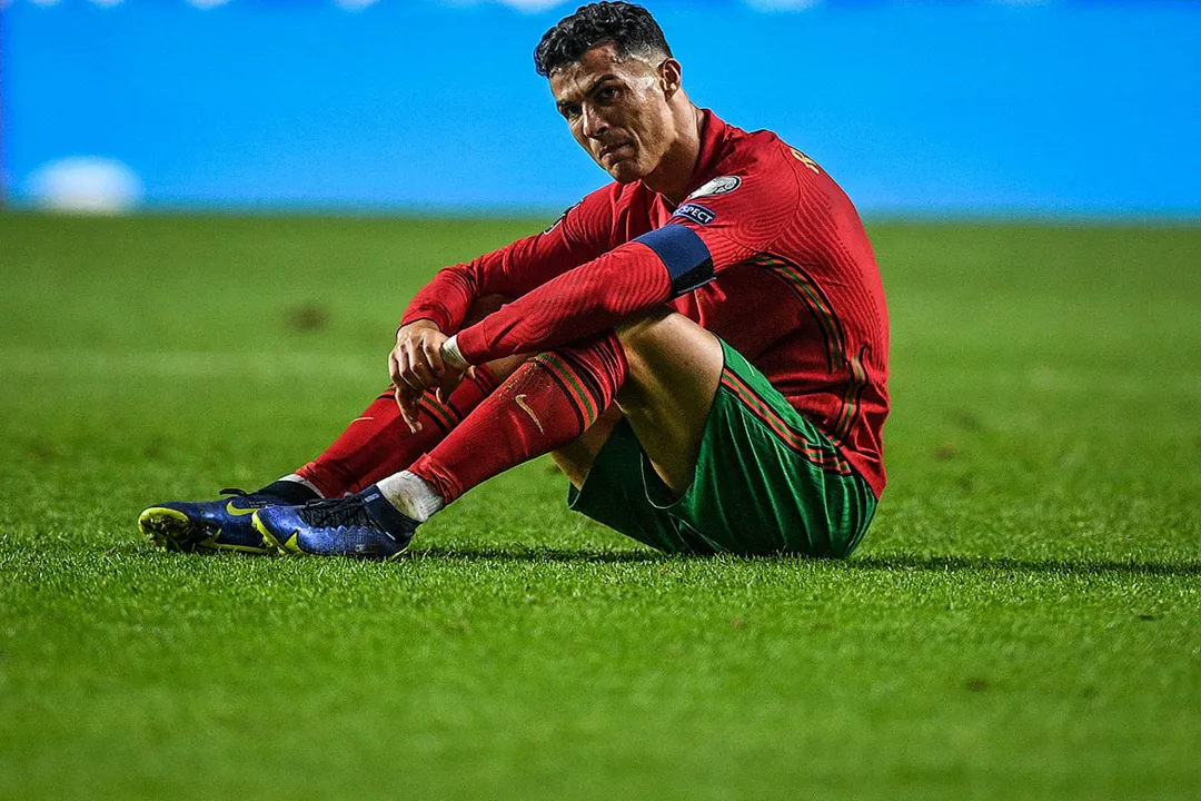 Em Portugal, o clima também está tenso, após a derrota nos últimos instantes diante da Sérvia que colocou os portugueses na repescagem | Foto: AFP