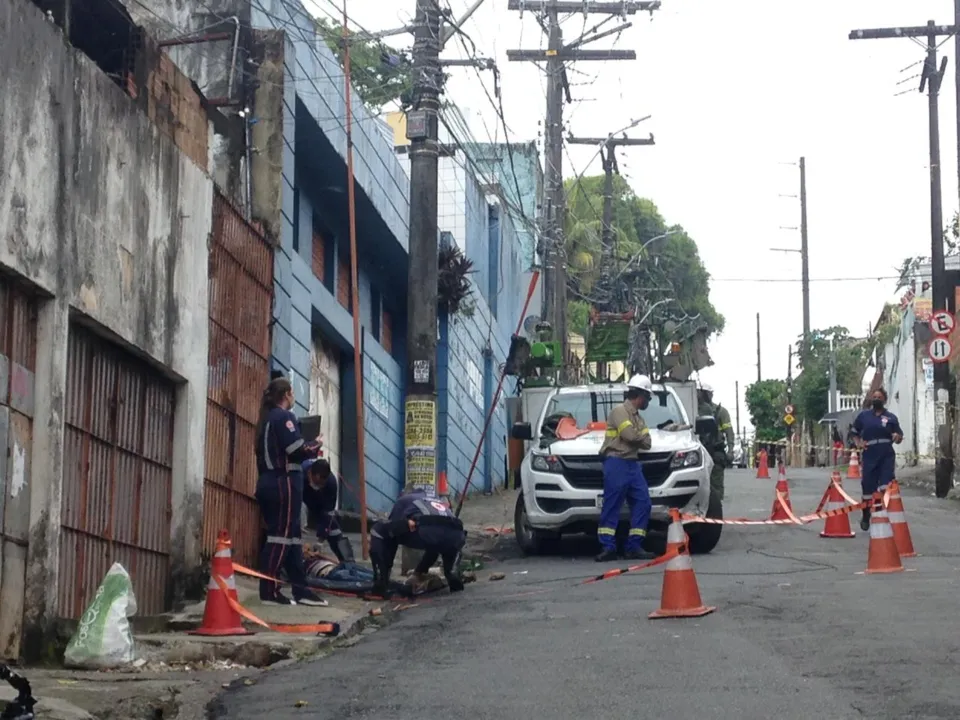 Fios teriam se rompido após ser atingido por galhos | Foto: Olga Leiria | Ag. A TARDE