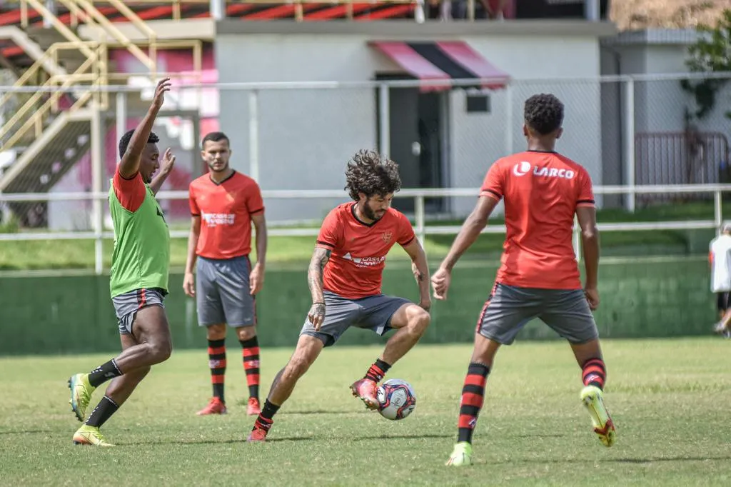 A equipe titular que encara o time goiano deve ser definida neste sábado | Foto: Pietro Carpi | EC Vitória