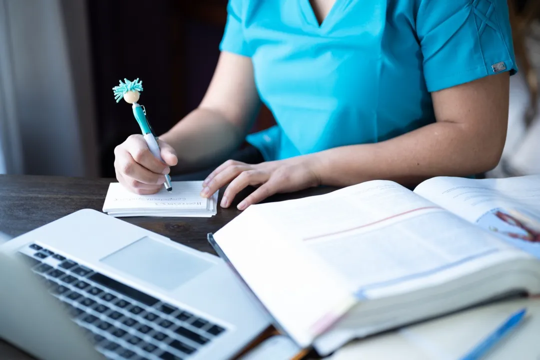 O exame seleciona estudantes de Saúde para residência médica em hospitais universitários.