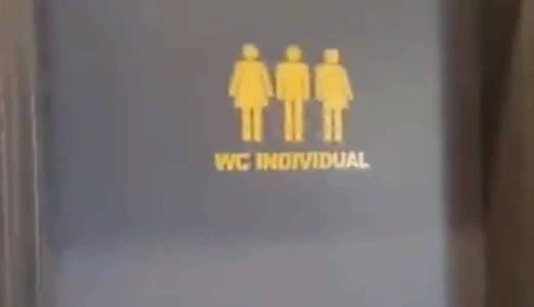 Ofegante, a mulher ignora o fato das cabines serem "individuais" I Foto: Reprodução I Twitter