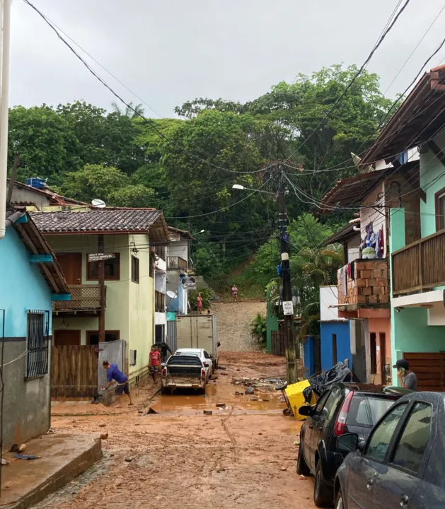 De acordo com a prefeitura, a medida se deu também em consideração aos moradores afetados pelo temporal.