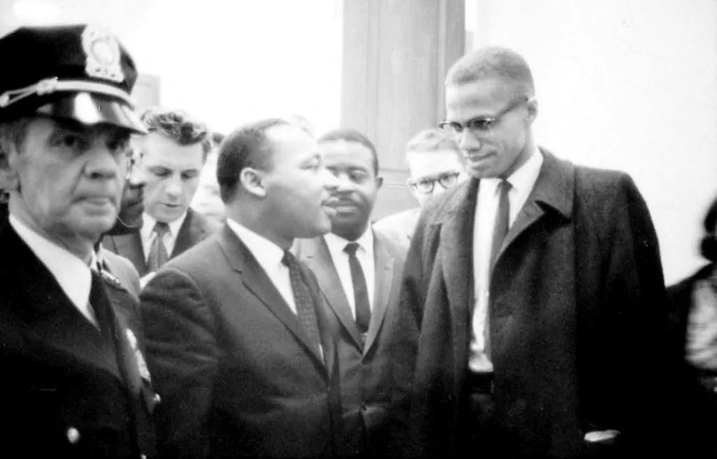 Malcolm X e Martin Luther King, Jr. em uma conferência | Foto: AFP