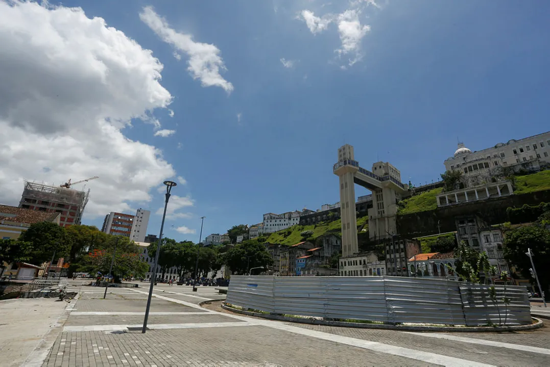 Incêndio em 2019 destruiu obra de Mário Cravo Júnior na praça Cairu