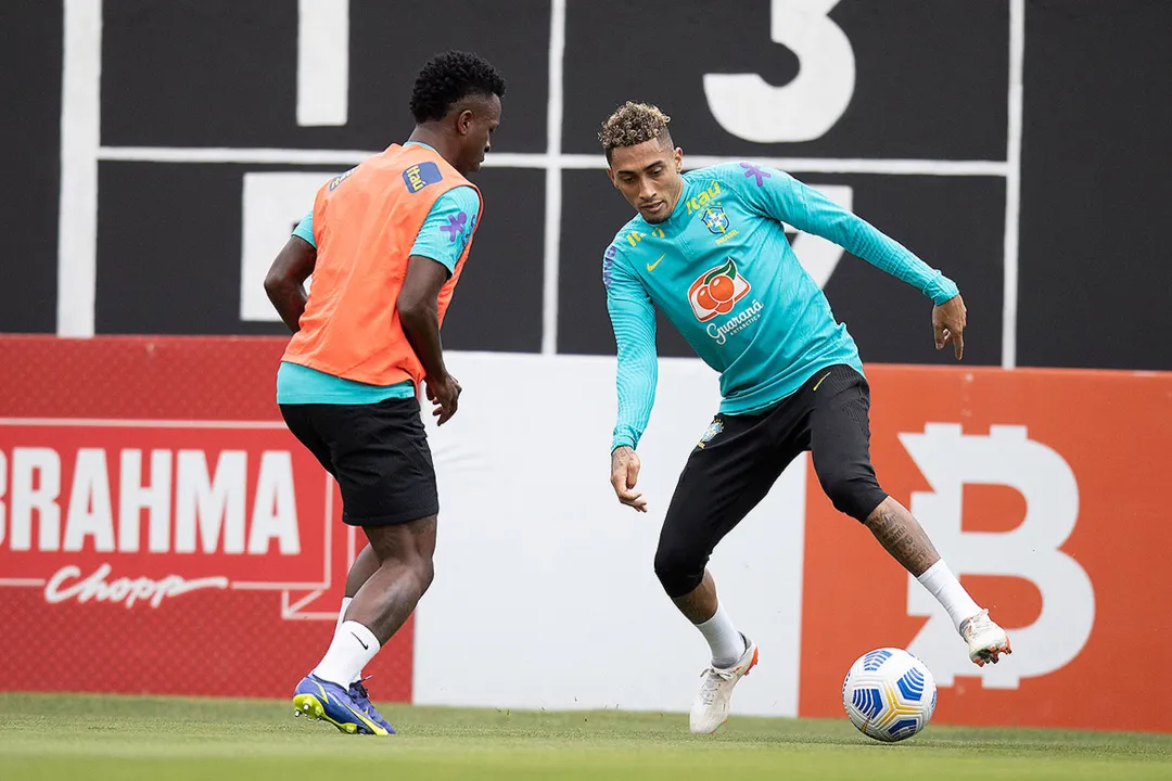 Seleção Brasileira vai a campo com um trio de ataque composto por Neymar, Raphinha (à dir.) e Gabriel de Jesus | Foto: Lucas Figueiredo | CBF