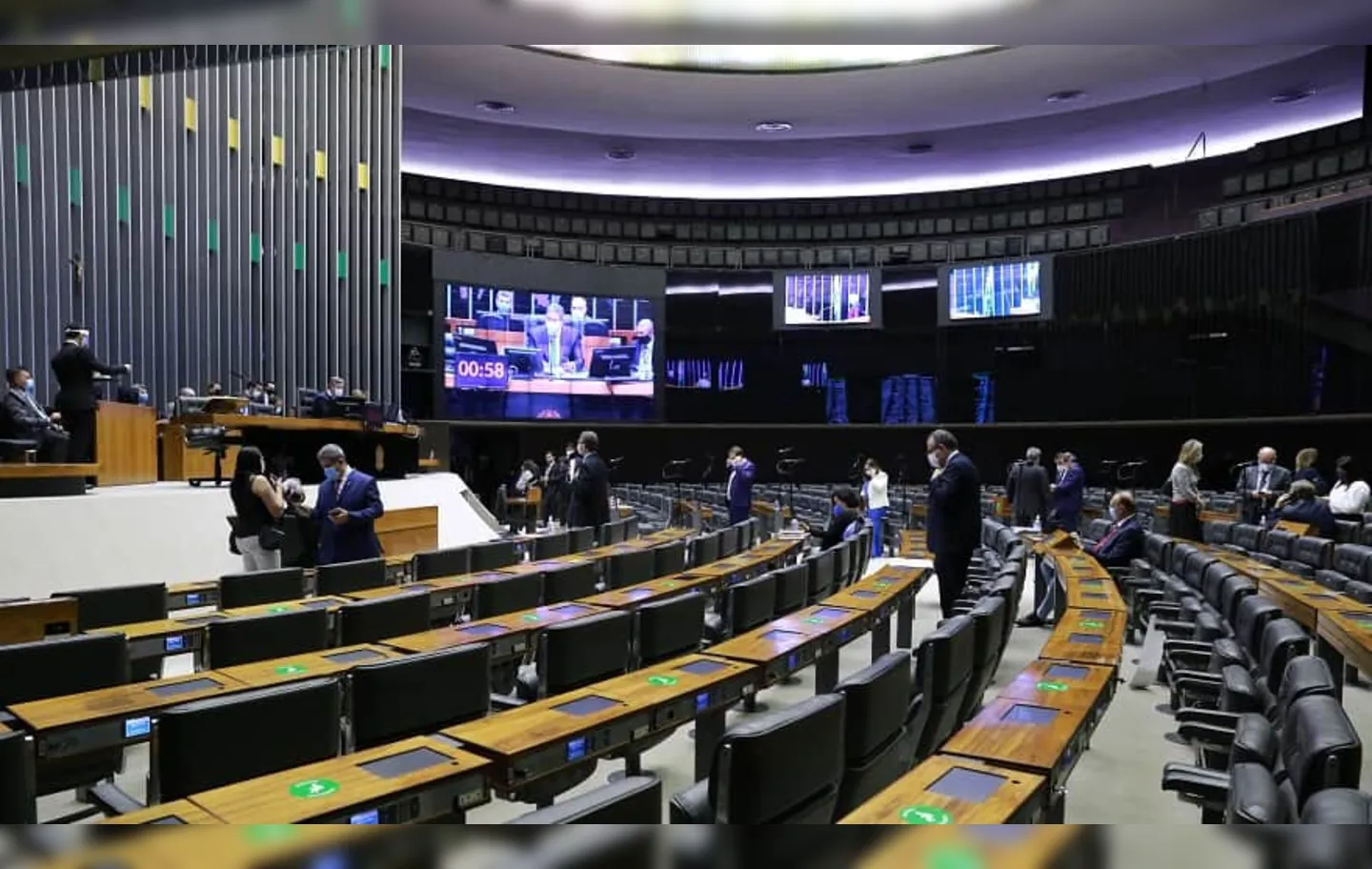 Câmara dos Deputados concluiu a votação da Medida Provisória que cria o Auxílio Brasil.
