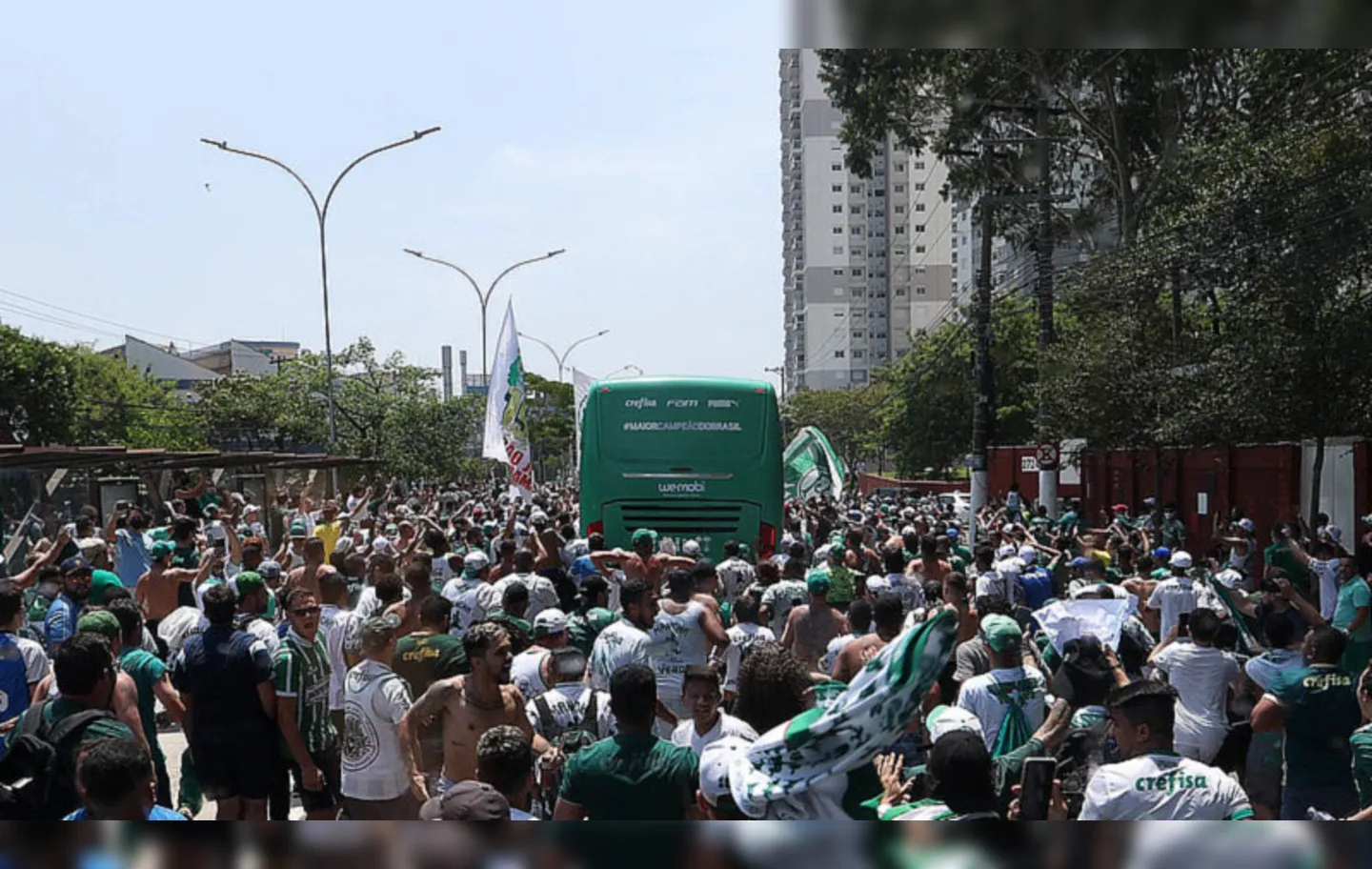 O Palmeiras viajou após treinar pela manhã em São Paulo e foi saudado na despedida por dezenas de torcedores | Foto: Cesar Greco | Palmeiras