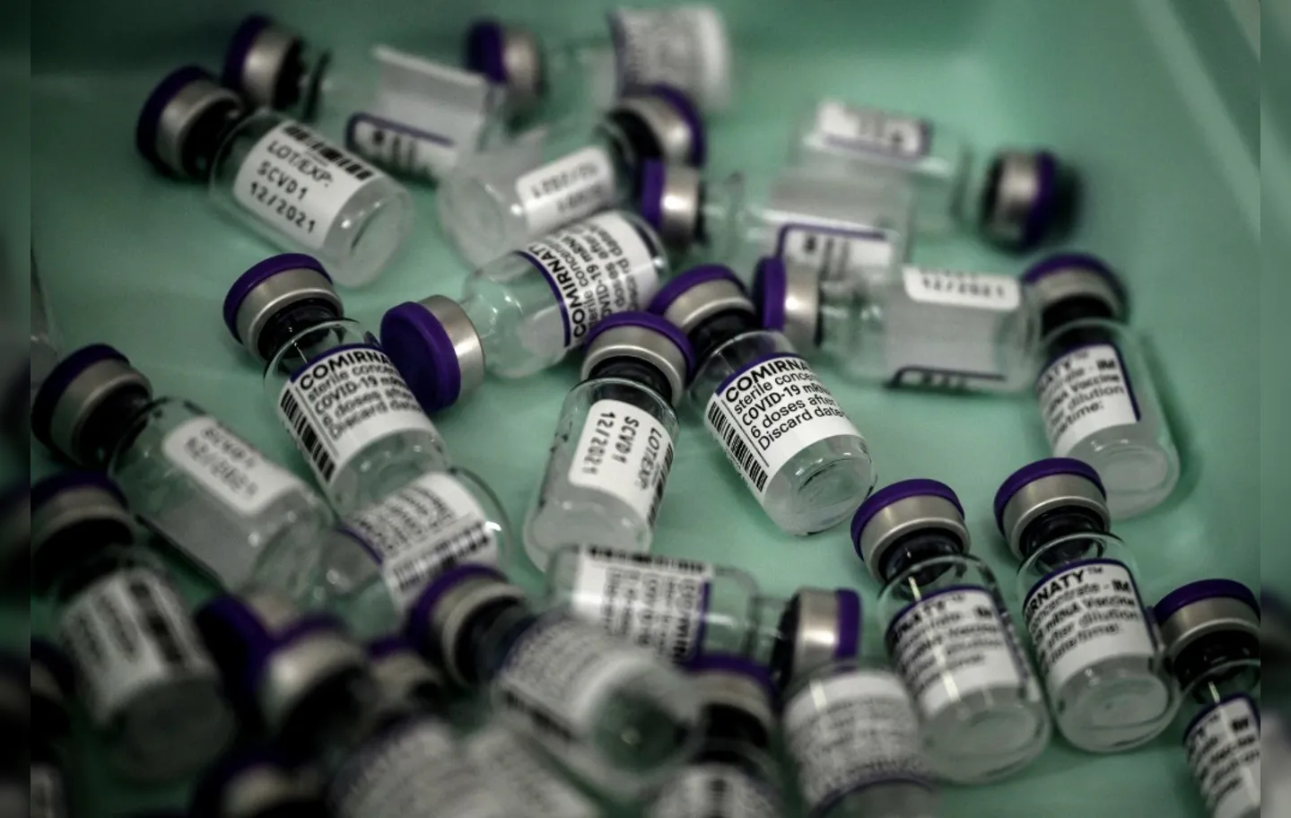 As doses começarão a ser entregues em 2022 | Foto: AFP
