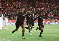 Canadá vence México e assume liderança das Eliminatórias; EUA empata com Jamaica