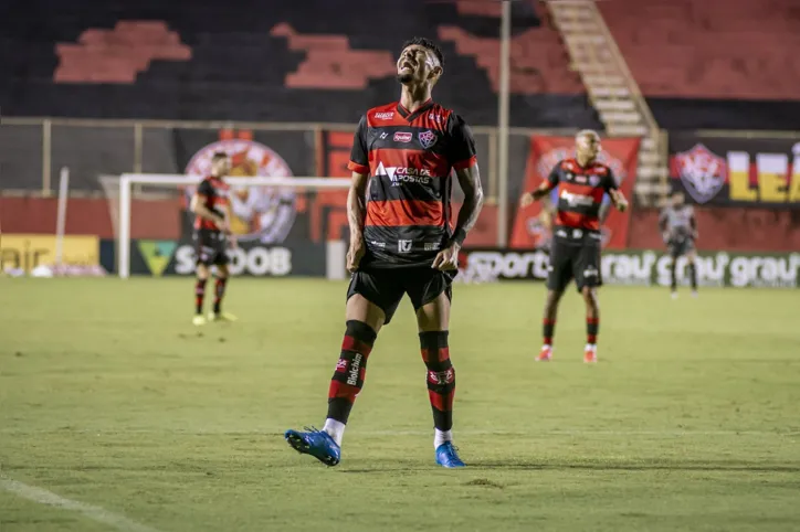 Imagem ilustrativa da imagem Jogo dos sete erros: os pecados capitais que levaram o Vitória à Série C