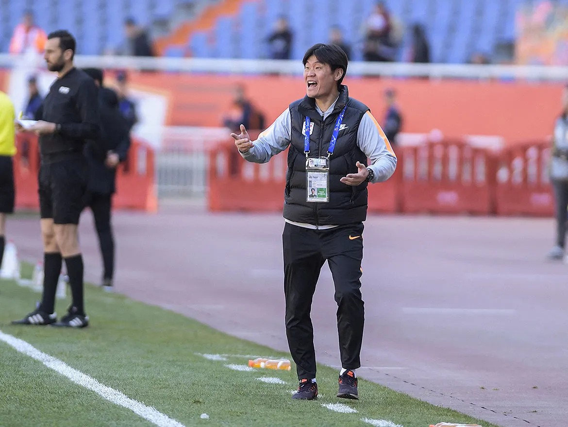 Li Xiaopeng foi ex-meia da seleção chinesa e até agora treinava o Wuhan FC, da primeira divisão | Foto: AFP