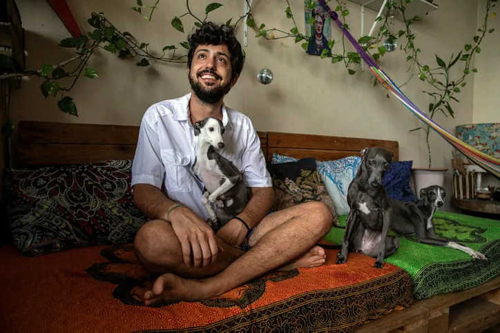 Apesar de cuidadoso, Raphael teve uma má experiência de intoxicação das pets | Foto: Uendel Galter | Ag. A TARDE