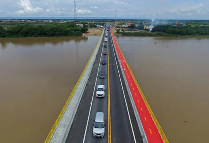 A ponte tem mil metros sobre o rio São Francisco | Foto: Manu Dias | GOV-BA