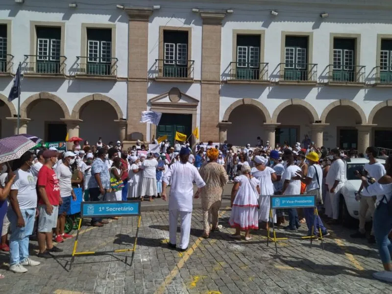 Contra o projeto, grupo realizou ebó coletivo em frente à Câmara Municipal