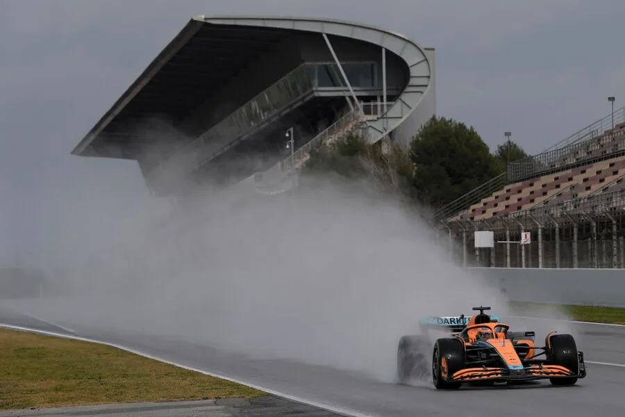 Equipes estão em Barcelona para testes de pré-tempo. Na foto: Daniel Ricciardo, da McLaren