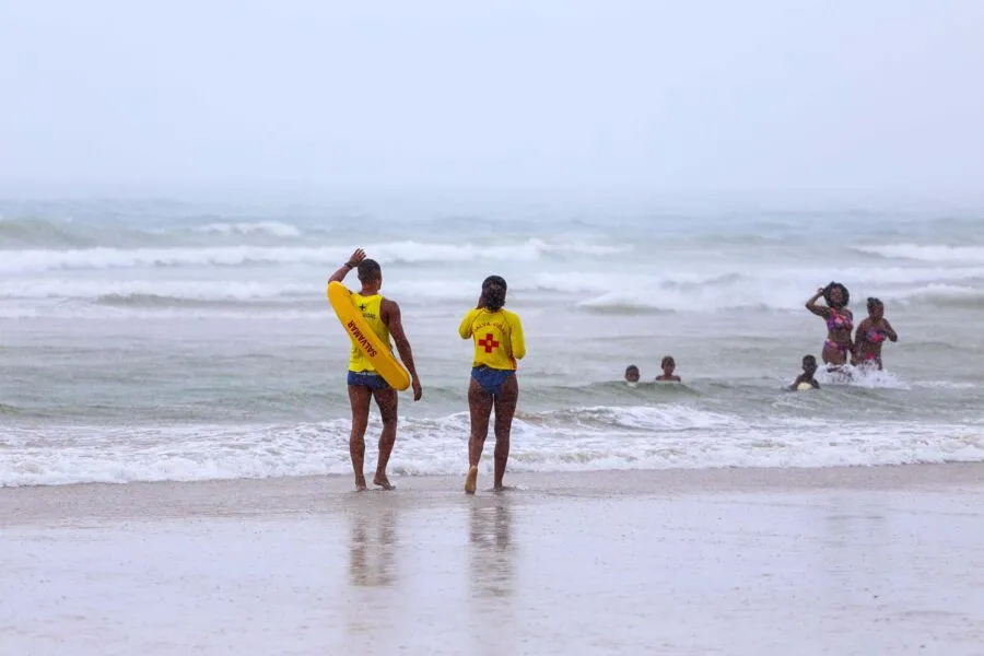 Salvamar realiza Operação Praia Segura, com orientações aos banhistas