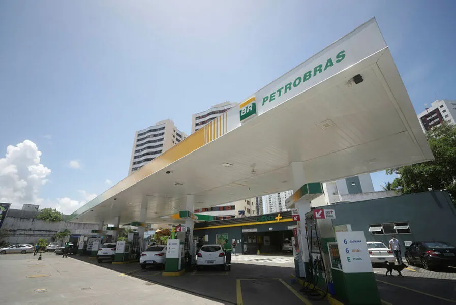 Em nota, a Petrobras afirmou que o anúncio vem após 57 dias sem reajuste