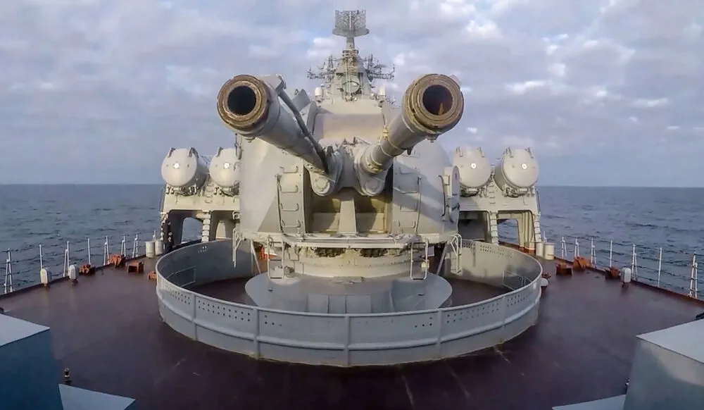 Navio forçou um submarino americano, neste sábado, a sair de águas territoriais russas no Pacífico