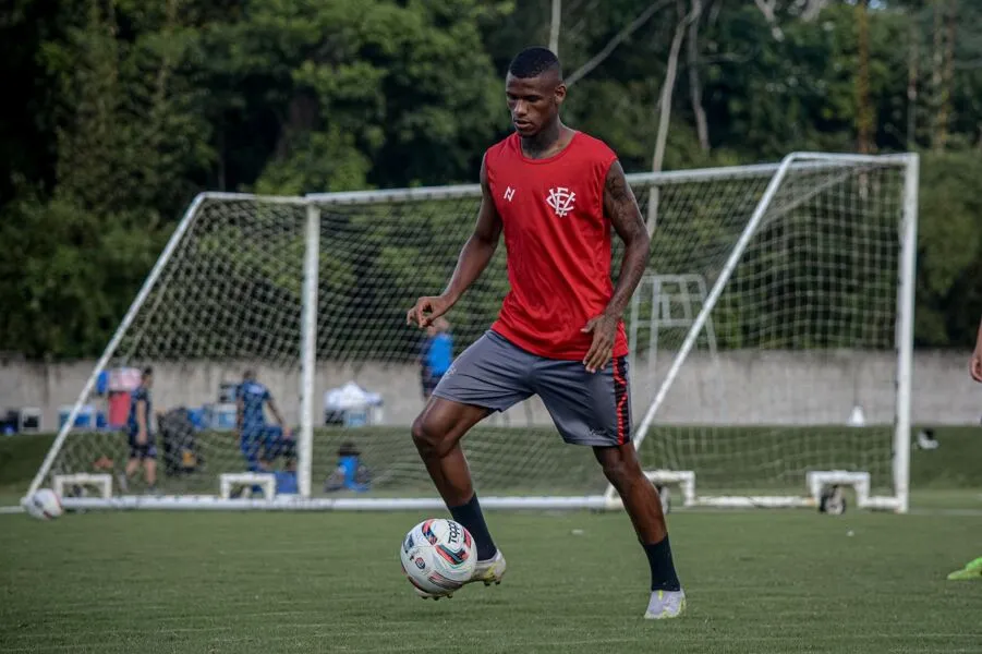 Semana de treinos começou com trabalhos táticos em campo reduzido