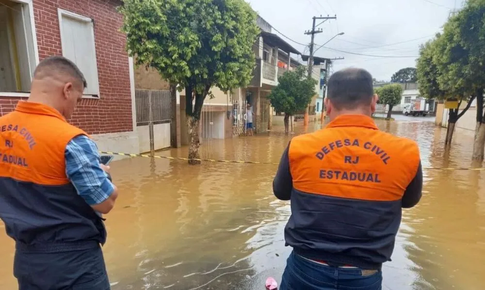 Os corpos de um homem e uma mulher foram encontrados após a redução do nível da água