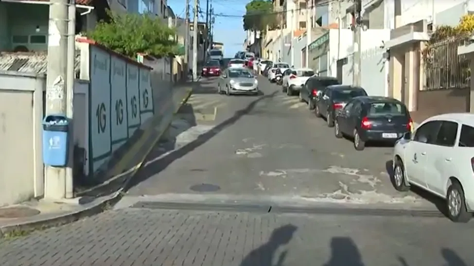 Câmeras de segurança registraram o momento da ação