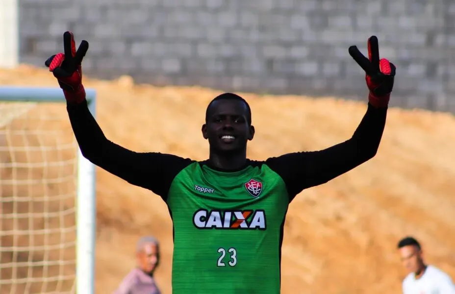 Aos 24 anos, Caíque tem contrato com o Vitória até dezembro