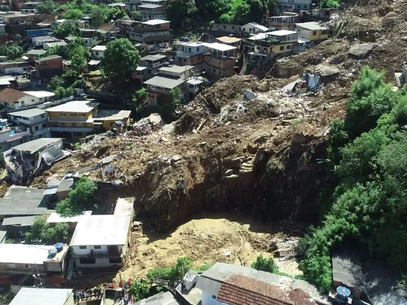 O número de mortos em Petrópolis, na região serrana fluminense, subiu para 123
