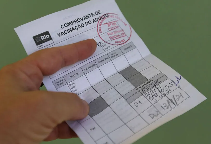 Exigência do comprovante de vacina para crianças com idades inferiores a 12 anos estava em vigor desde o dia 11 de fevereiro
