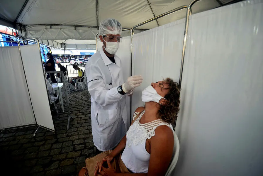 No ponto de testagem rápida instalado em Itapuã, ontem, junto com a unidade da Pituba, foram realizados 113 testes com 10 casos positivos