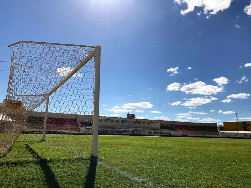 Comercialização será na bilheteria do estádio Adauto Moraes, de 8h às 11h, e na Loja Real Calçados, entre 9h e 12h