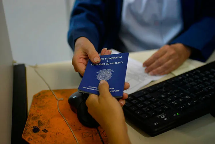 Atendimentos estão sendo realizados de forma híbrida, presencial ou remotamente