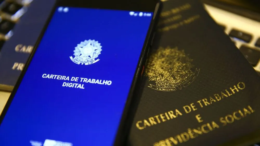 O atendimento está sendo realizado de forma híbrida: presencialmente e remotamente, via whatsapp