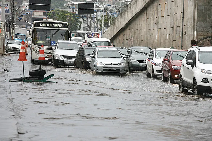 Vários bairros registraram alagamento