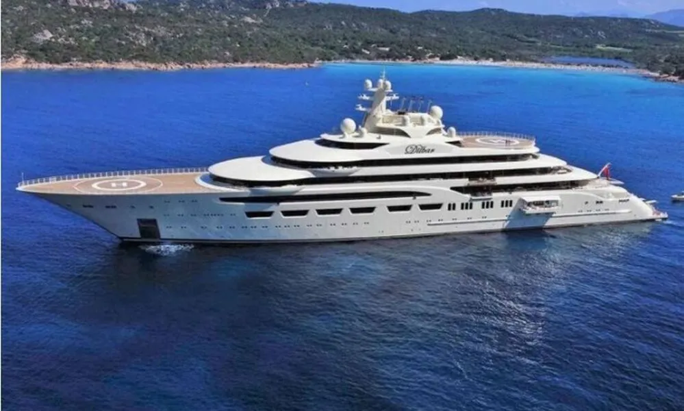 O Dilbar, o iate de 512 pés de Usmanov, está avaliado em US$ 594 milhões