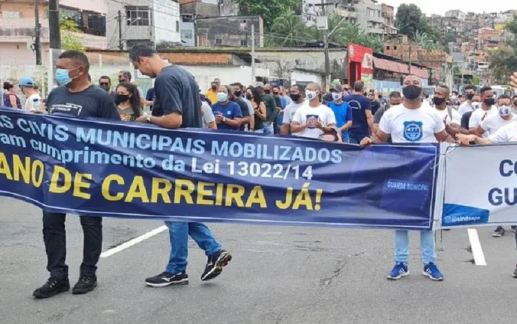 O ato cobra da Prefeitura que cumpra o disposto na Lei Federal 13022/14 que exige prevê o plano de carreira