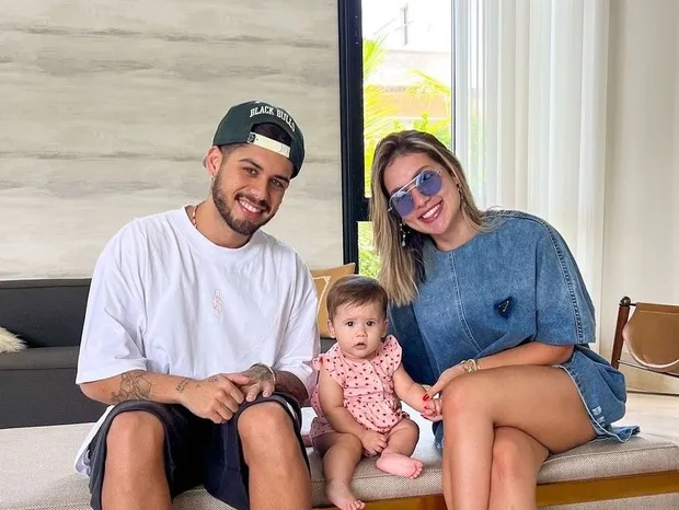Casal são os pais da Maria Alice, de 9 meses